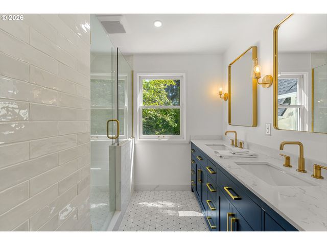 3328 Se CRYSTAL SPRINGS Blvd, Portland, OR 97202