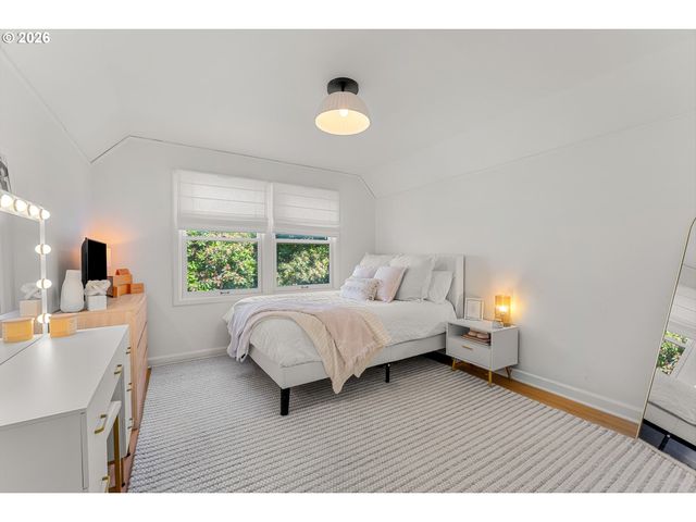 3328 Se CRYSTAL SPRINGS Blvd, Portland, OR 97202