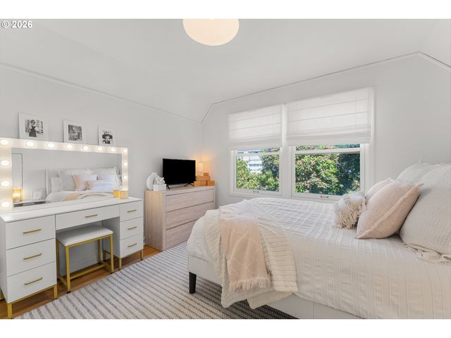 3328 Se CRYSTAL SPRINGS Blvd, Portland, OR 97202