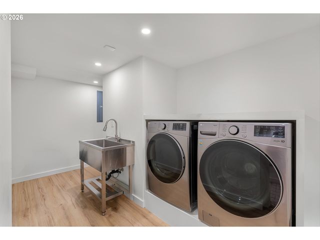 3328 Se CRYSTAL SPRINGS Blvd, Portland, OR 97202