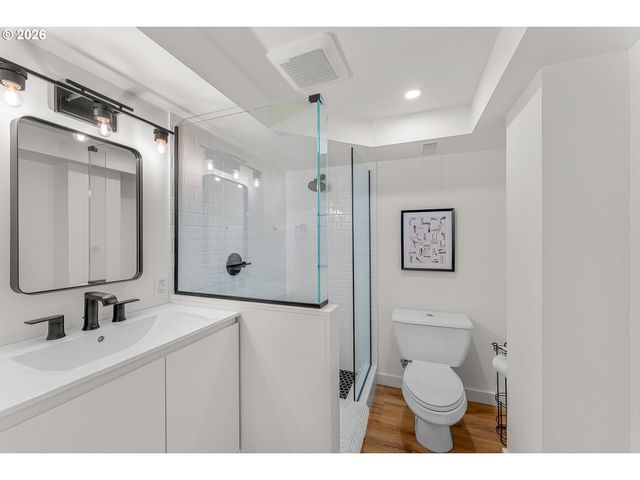 3328 Se CRYSTAL SPRINGS Blvd, Portland, OR 97202