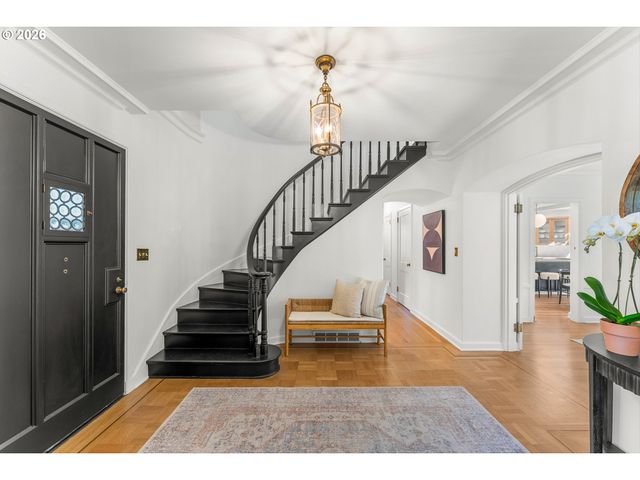 3328 Se CRYSTAL SPRINGS Blvd, Portland, OR 97202