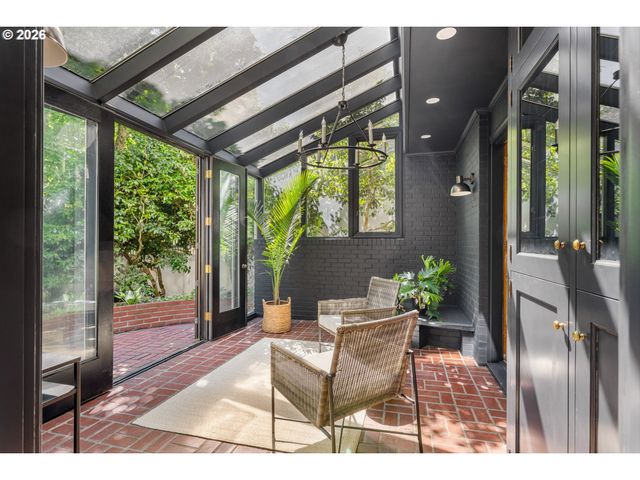 3328 Se CRYSTAL SPRINGS Blvd, Portland, OR 97202