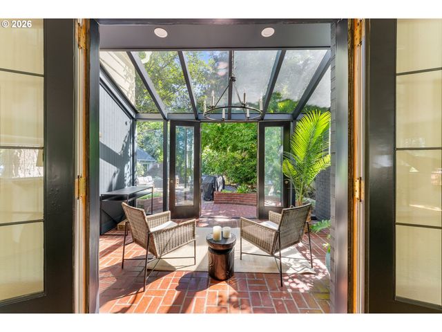 3328 Se CRYSTAL SPRINGS Blvd, Portland, OR 97202