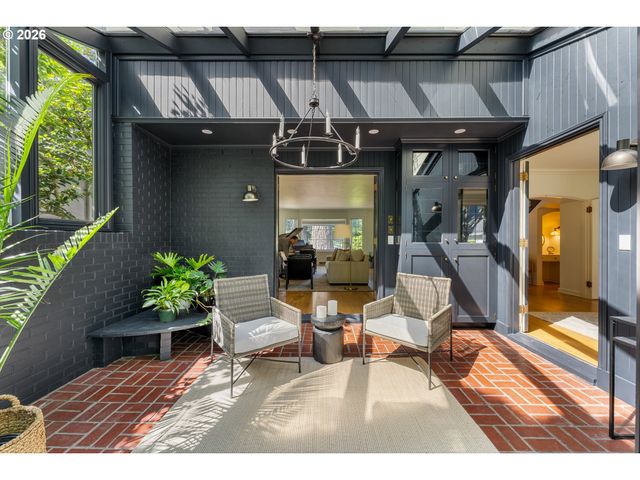3328 Se CRYSTAL SPRINGS Blvd, Portland, OR 97202