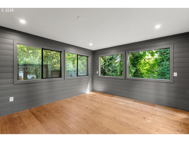 3328 Se CRYSTAL SPRINGS Blvd, Portland, OR 97202