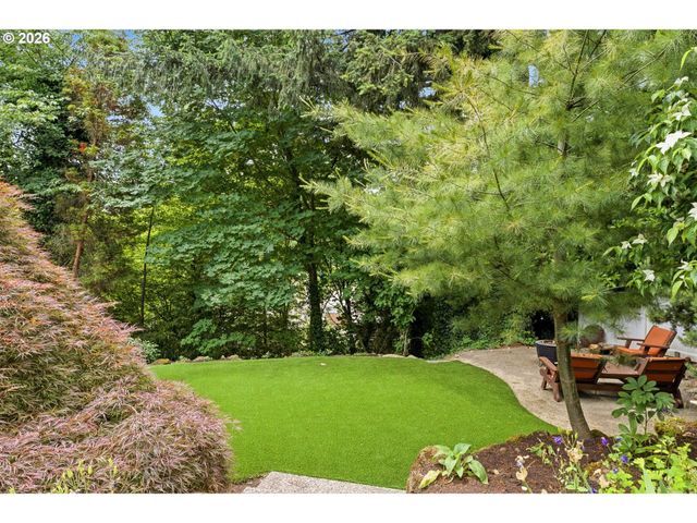 3328 Se CRYSTAL SPRINGS Blvd, Portland, OR 97202