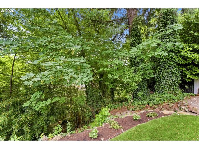 3328 Se CRYSTAL SPRINGS Blvd, Portland, OR 97202