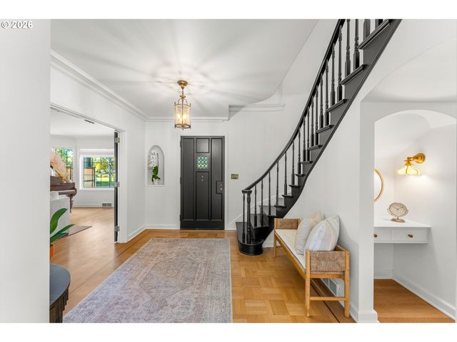 3328 Se CRYSTAL SPRINGS Blvd, Portland, OR 97202