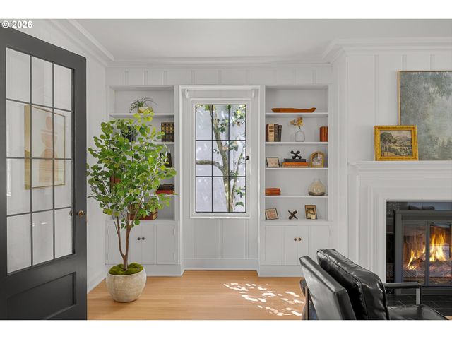 3328 Se CRYSTAL SPRINGS Blvd, Portland, OR 97202