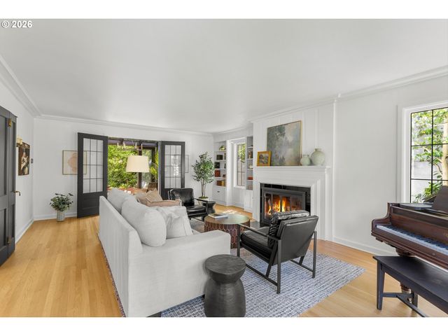 3328 Se CRYSTAL SPRINGS Blvd, Portland, OR 97202