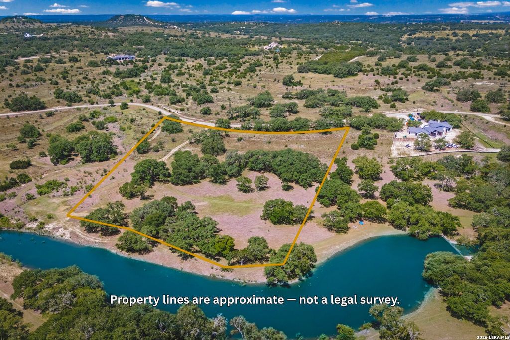1364 N WALNUT SPRINGS RD, Johnson City, TX 78636