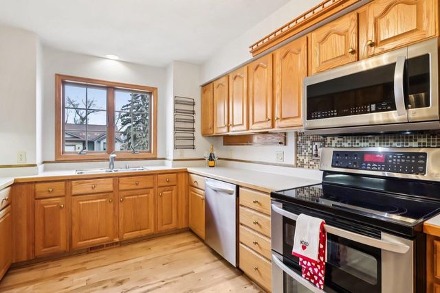 14 Village Homes Drive, Waunakee, WI 53597