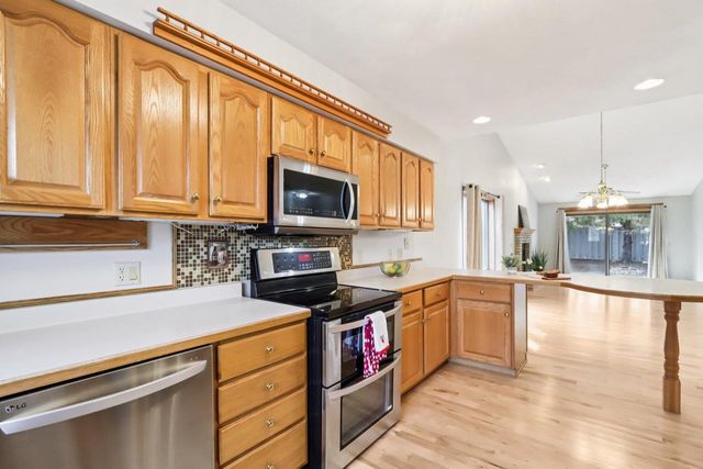 14 Village Homes Drive, Waunakee, WI 53597