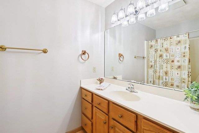 14 Village Homes Drive, Waunakee, WI 53597