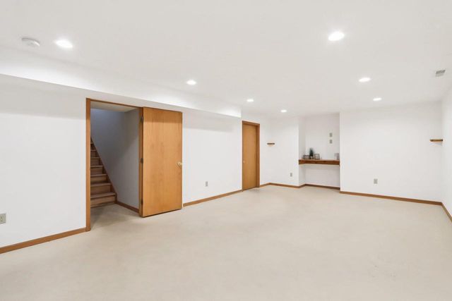 14 Village Homes Drive, Waunakee, WI 53597