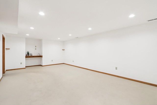 14 Village Homes Drive, Waunakee, WI 53597