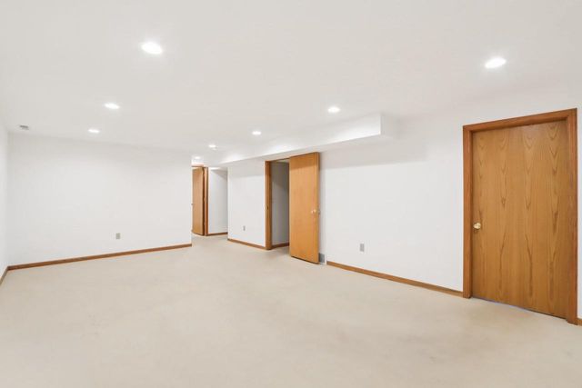 14 Village Homes Drive, Waunakee, WI 53597