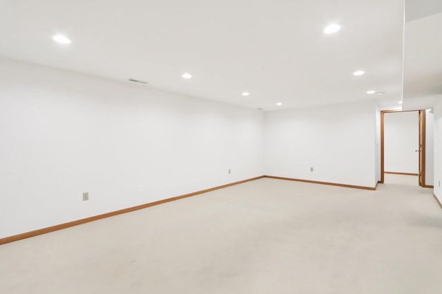 14 Village Homes Drive, Waunakee, WI 53597