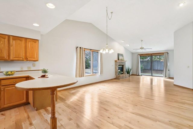 14 Village Homes Drive, Waunakee, WI 53597