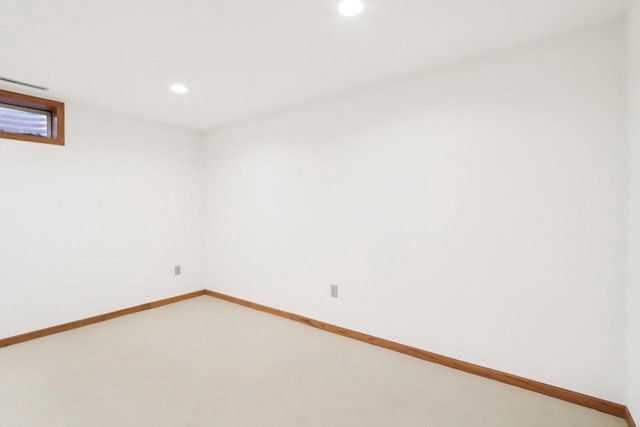 14 Village Homes Drive, Waunakee, WI 53597