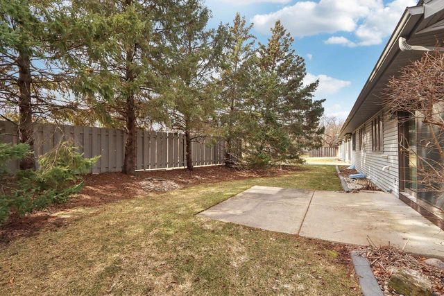 14 Village Homes Drive, Waunakee, WI 53597