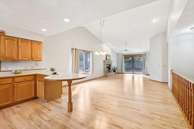 14 Village Homes Drive, Waunakee, WI 53597