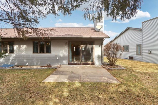 14 Village Homes Drive, Waunakee, WI 53597