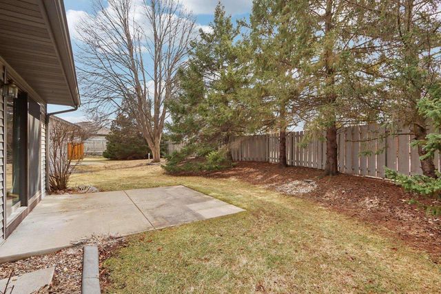 14 Village Homes Drive, Waunakee, WI 53597