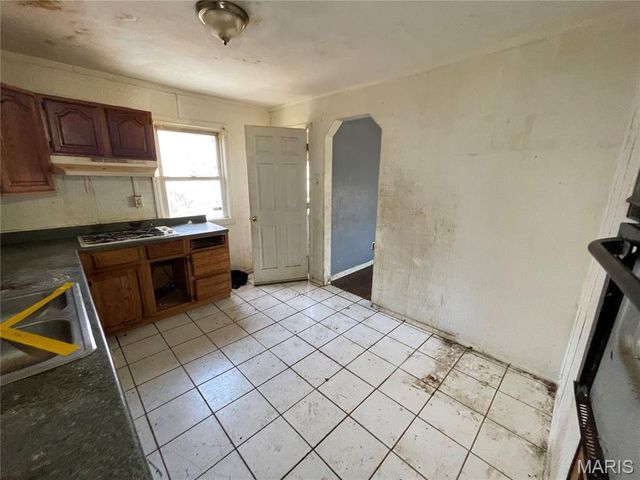 8870 Saint Cyr Drive, Jennings, MO 63136