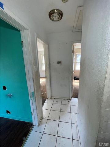 8870 Saint Cyr Drive, Jennings, MO 63136