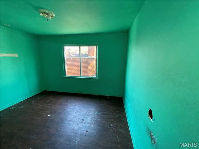 8870 Saint Cyr Drive, Jennings, MO 63136