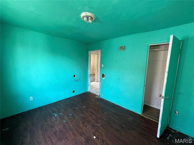 8870 Saint Cyr Drive, Jennings, MO 63136