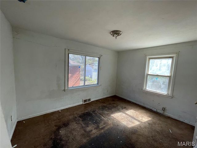 8870 Saint Cyr Drive, Jennings, MO 63136