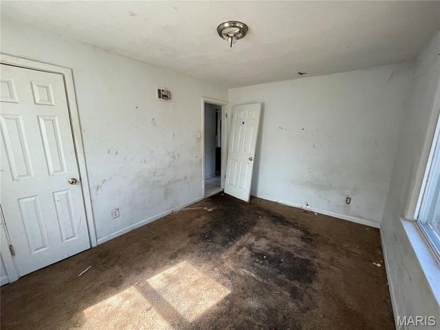 8870 Saint Cyr Drive, Jennings, MO 63136