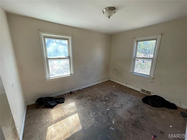 8870 Saint Cyr Drive, Jennings, MO 63136