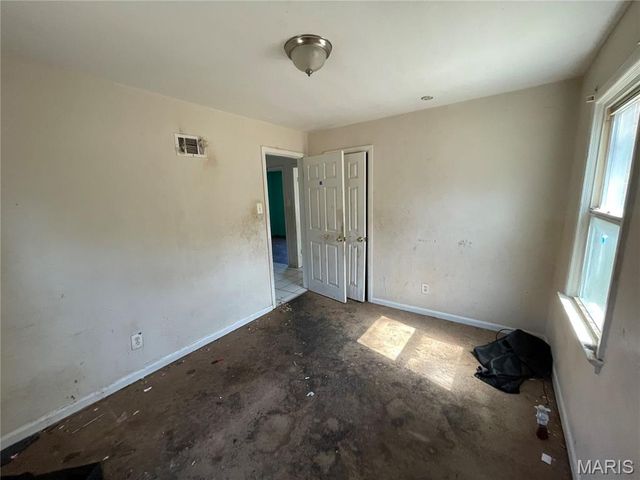 8870 Saint Cyr Drive, Jennings, MO 63136