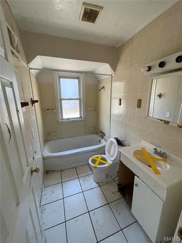 8870 Saint Cyr Drive, Jennings, MO 63136