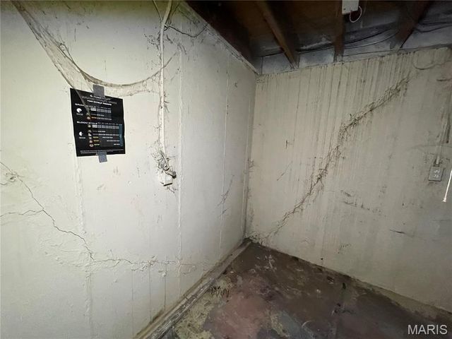 8870 Saint Cyr Drive, Jennings, MO 63136