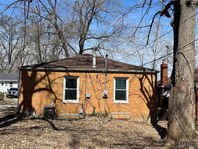 8870 Saint Cyr Drive, Jennings, MO 63136