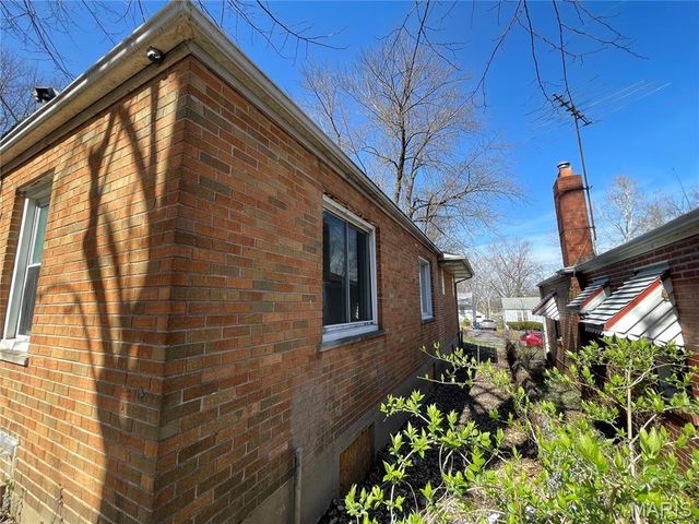 8870 Saint Cyr Drive, Jennings, MO 63136