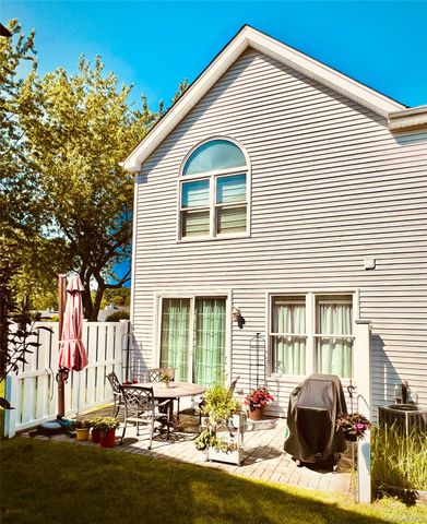 149 Windward Court S, Port Jefferson, NY 11777