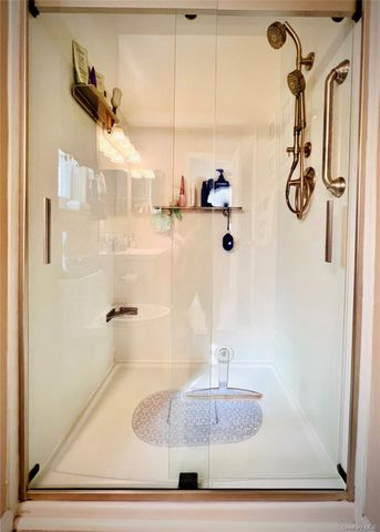 149 Windward Court S, Port Jefferson, NY 11777