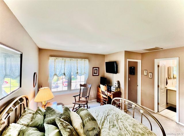 149 Windward Court S, Port Jefferson, NY 11777