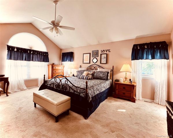 149 Windward Court S, Port Jefferson, NY 11777