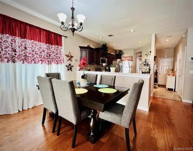 149 Windward Court S, Port Jefferson, NY 11777