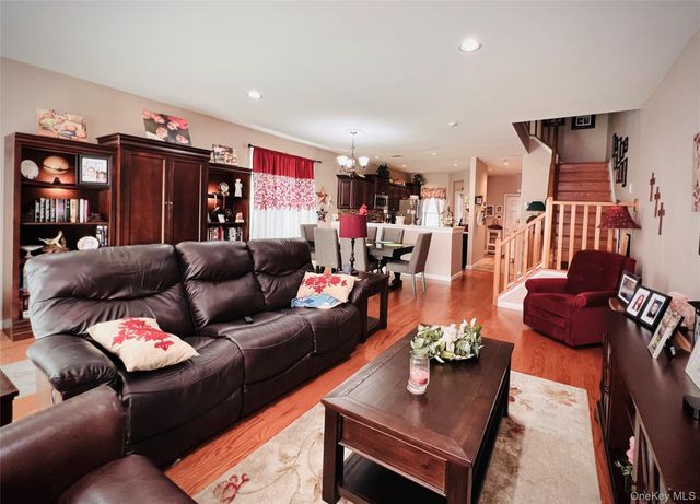 149 Windward Court S, Port Jefferson, NY 11777