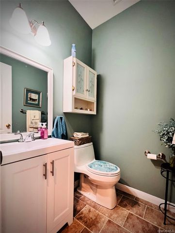 149 Windward Court S, Port Jefferson, NY 11777