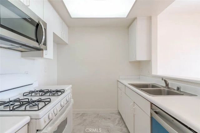 19350 Sherman Way 210, Reseda, CA 91335
