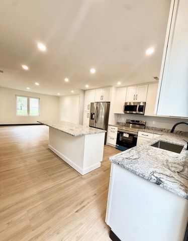 35 Greendale Ave B, Worcester, MA 01606